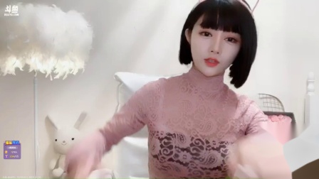 粉色小懒懒-直播抖胸视频