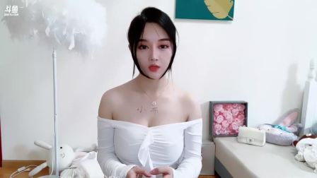 粉色小懒懒-直播闪现视频